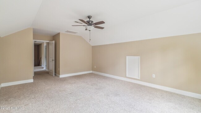 Building Photo - 110 Queens Cove Way