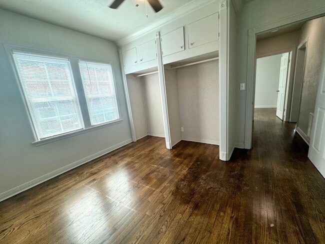 Building Photo - Adorable two-bedroom One-bathroom house located in the Kendall-Whittier neighborhood!