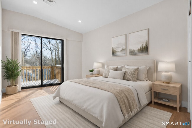 Building Photo - 937 Post Rd