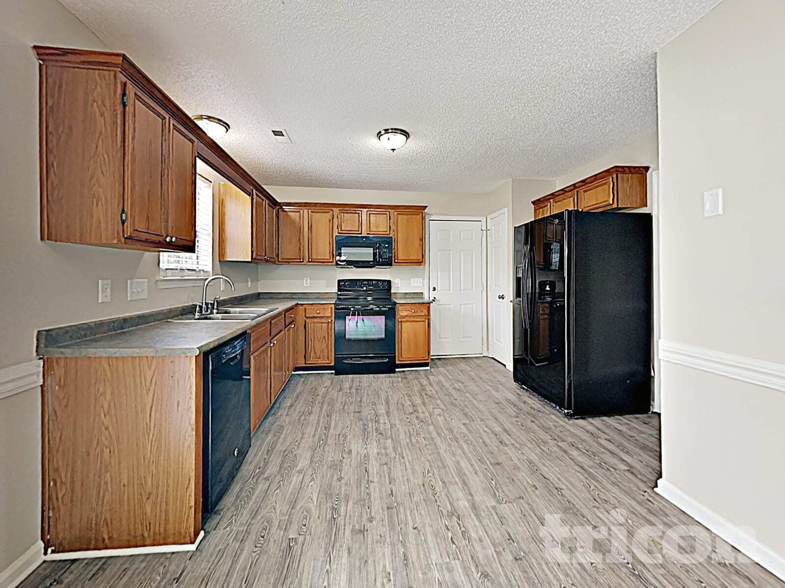 Building Photo - 9010 Whitetail Ct