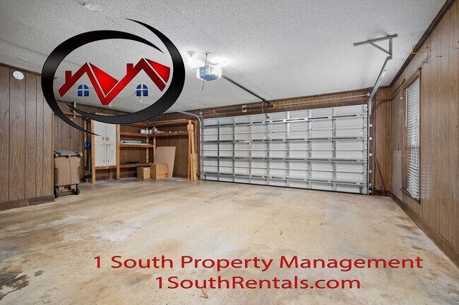 Building Photo - 2205 Woodhillcrest Dr