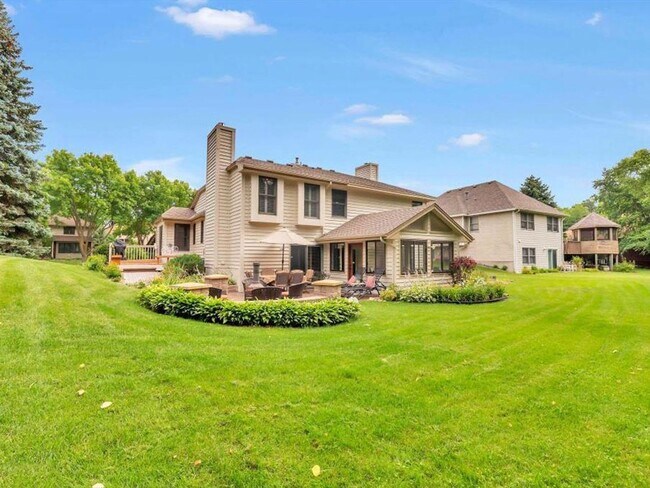 Building Photo - Luxury Home in Plymouth with 2-Level Primary Suite, Furnished or Unfurnished, Wayzata Schools, Pe...