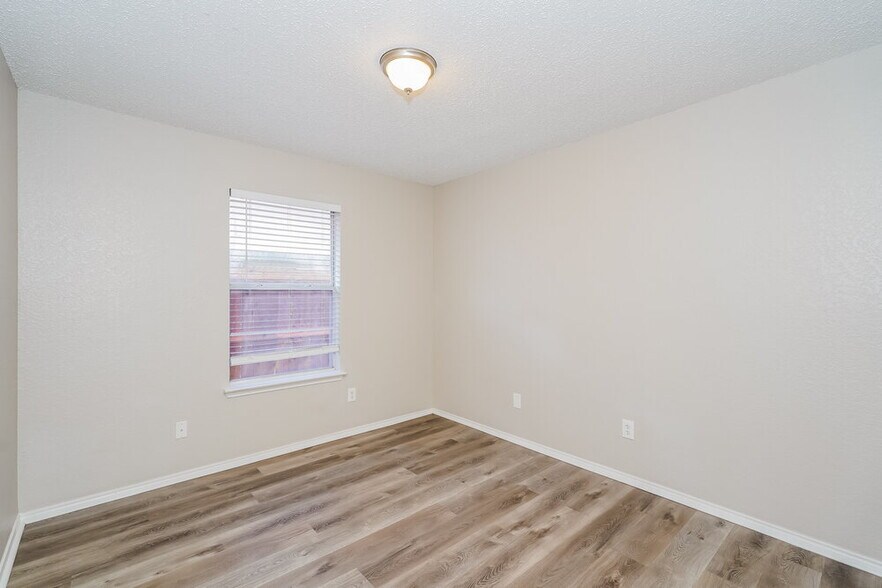 Building Photo - 4813 Cable Dr