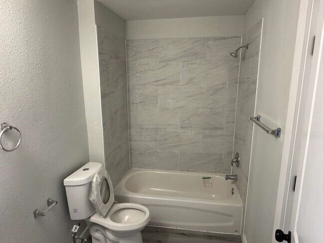 Building Photo - 1912 Gentry St