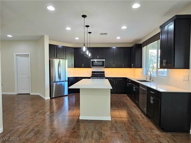 Building Photo - 7017 Pearl Hilltop Ct