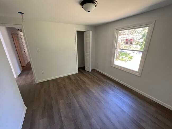 Building Photo - 13 Jason Ct