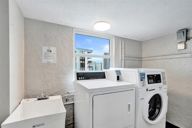 Building Photo - 3015 N Ocean Blvd