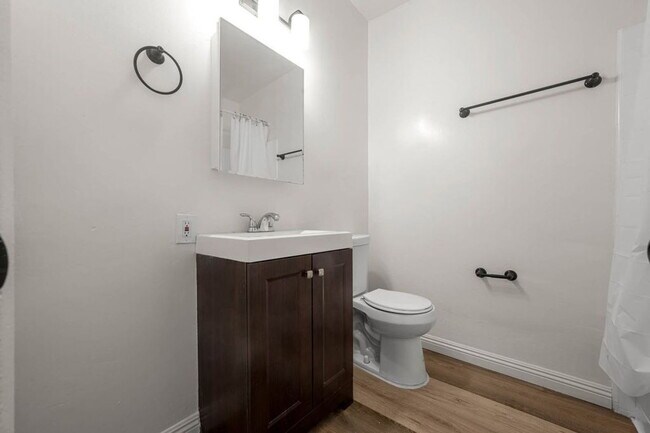 Building Photo - 3212 W 60th St