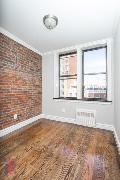 Building Photo - 232 W 14th St