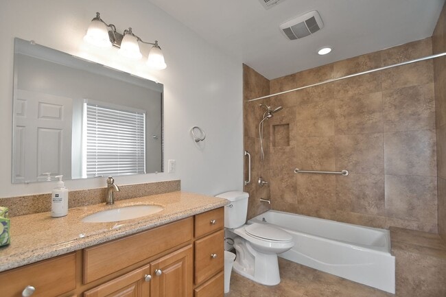 Building Photo - 2 Bed 2 Bath Home For Lease