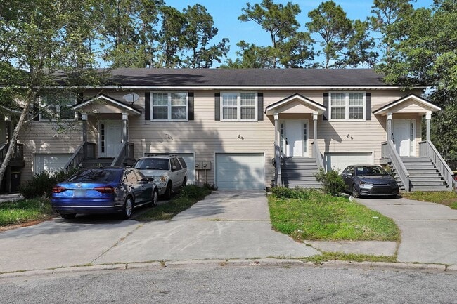 Building Photo - Charming 3 BR Home in Jacksonville, FL