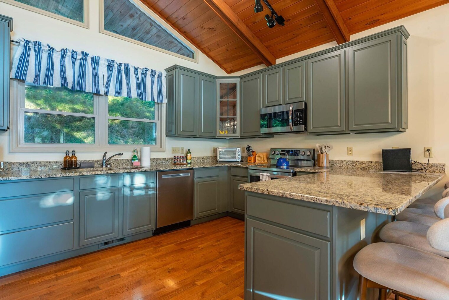 Building Photo - 1936 El Miner Dr