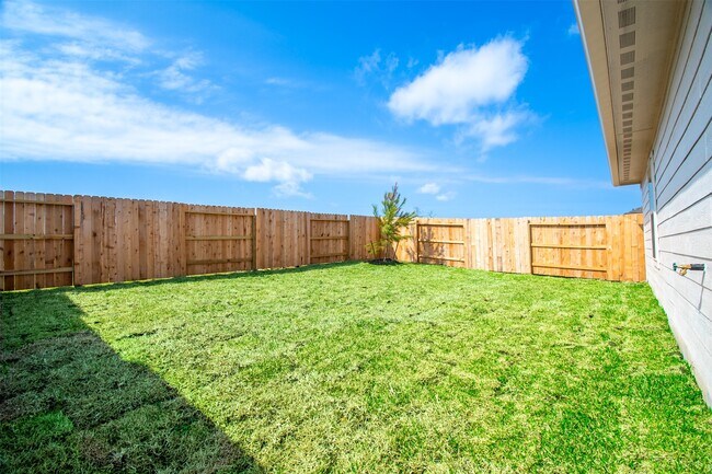 Building Photo - 1508 Las Cuevas Dr