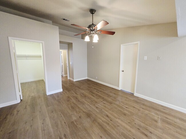 Building Photo - 925 Chaps Cir