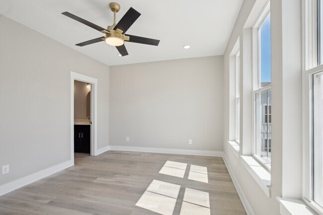 Building Photo - 341 Archwood Dr