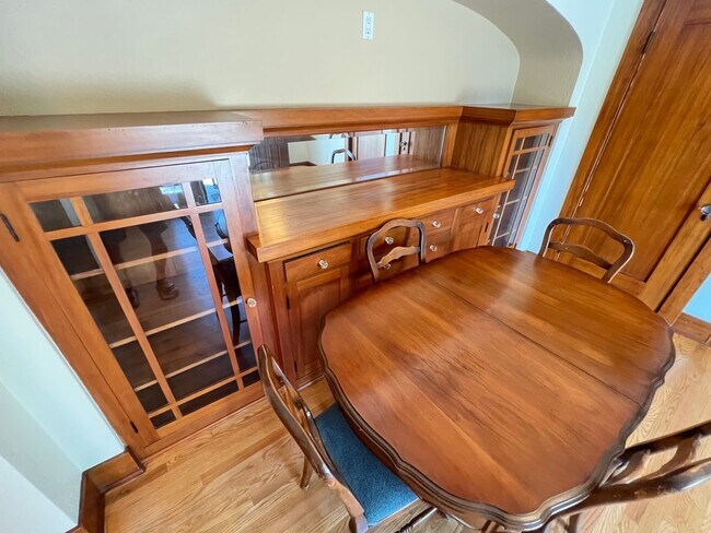 Building Photo - Fabulous 4 Bed 2 Bath One Story Craftsman ...