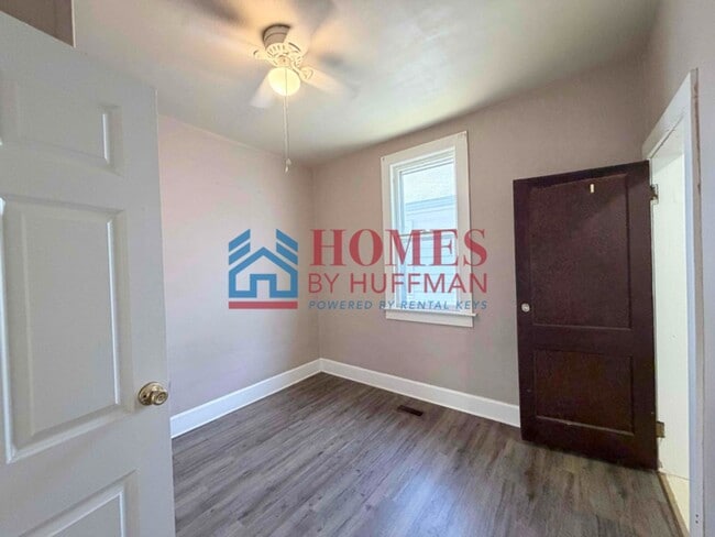 Building Photo - Two Bedroom House | Move in Ready!