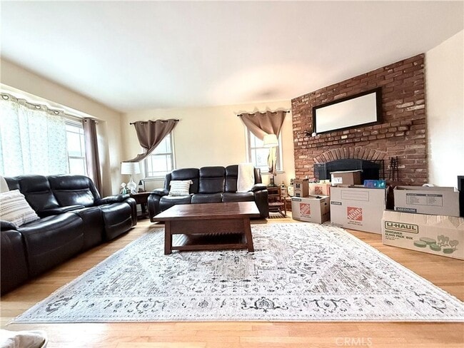 Building Photo - 970 W 8th St