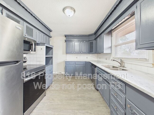 Building Photo - 817 N Choctaw Ave