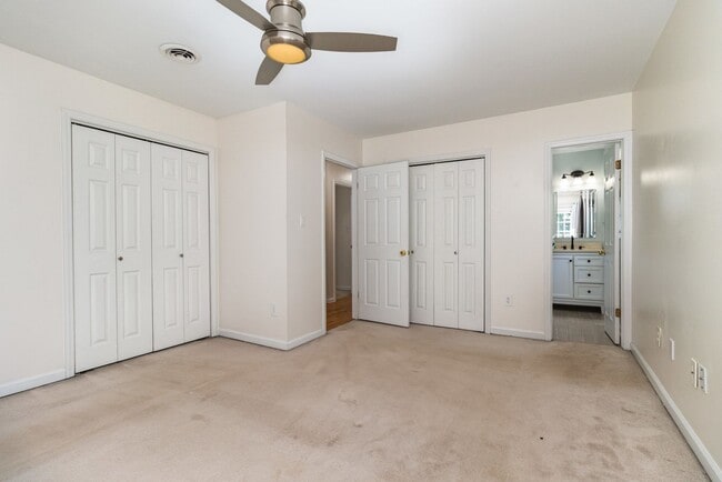 Building Photo - Private 5.7-Acre Lake Retreat – 3-Bed Esta...