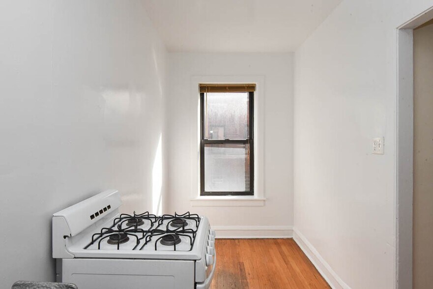 Building Photo - 3312 W Schubert Ave