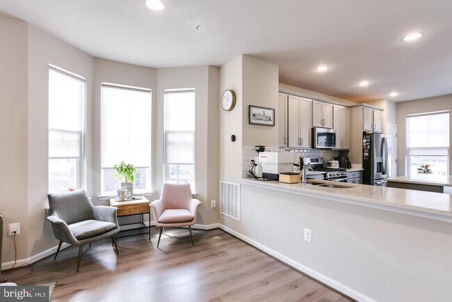 Building Photo - 16233 Coolidge Ave