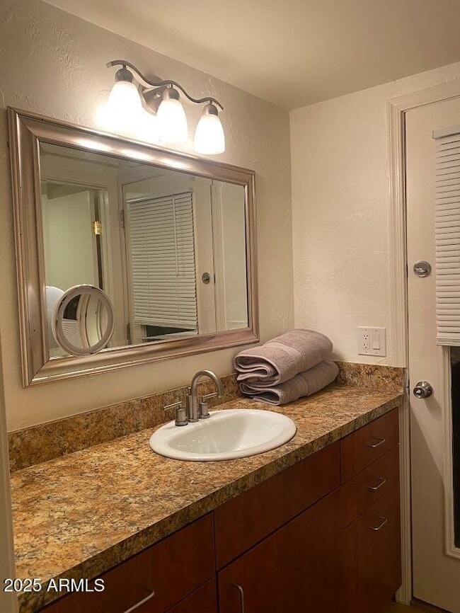 Building Photo - 422 W Eva St