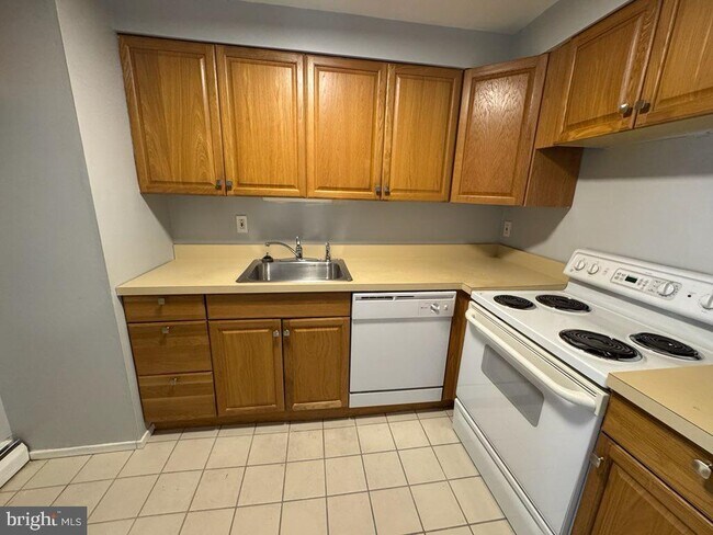 Building Photo - 602 Yeadon Ave
