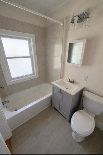 Building Photo - 53 Locust St