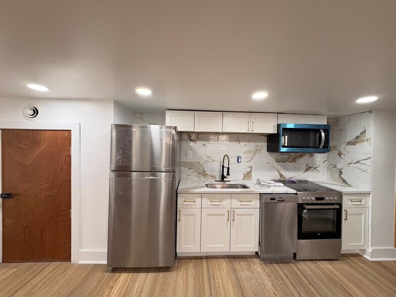 Building Photo - 5834 Phillips Ave