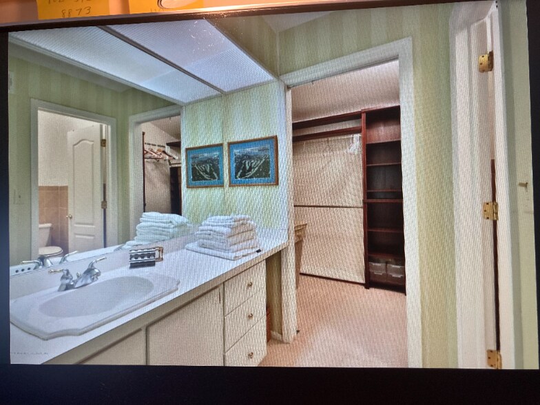 Building Photo - 50 Linden Ct