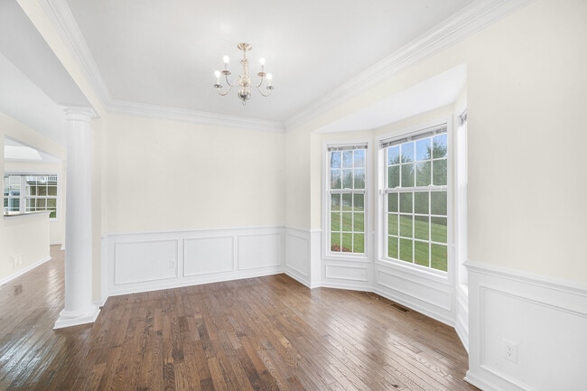 Building Photo - 2 Greenwich Ct