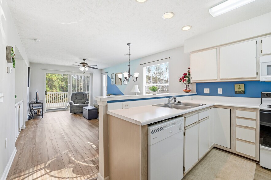 Building Photo - 510 White River Dr