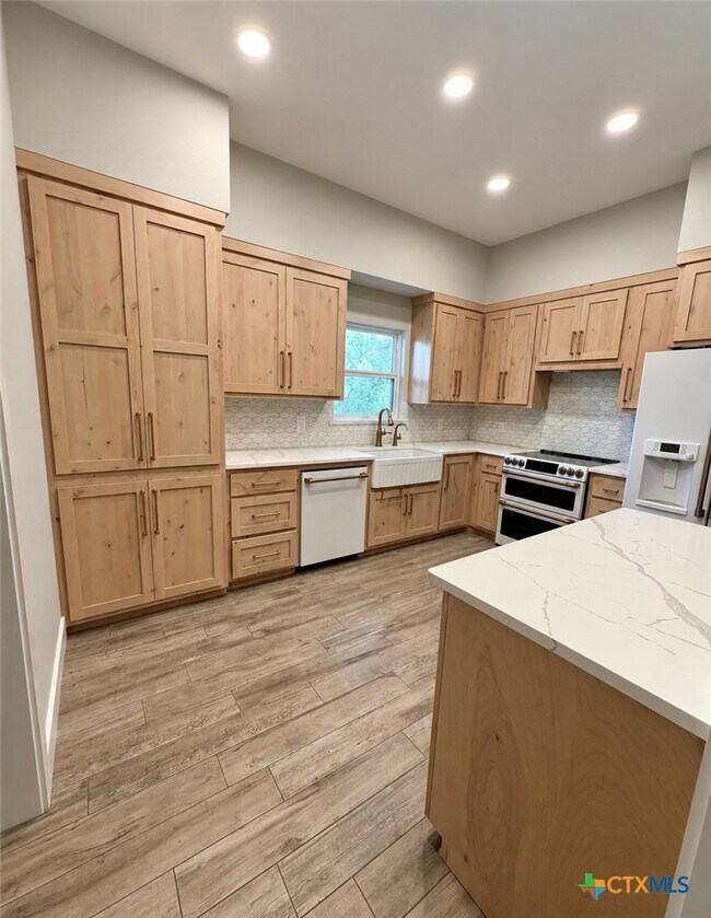 Building Photo - 222 Preston Hollow