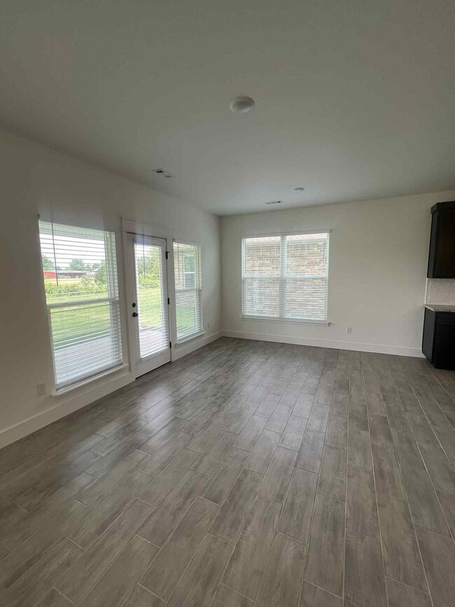 Building Photo - BEAUTIFUL LUXRY NEW BUILD: 5 BEDROOM / 3.5...