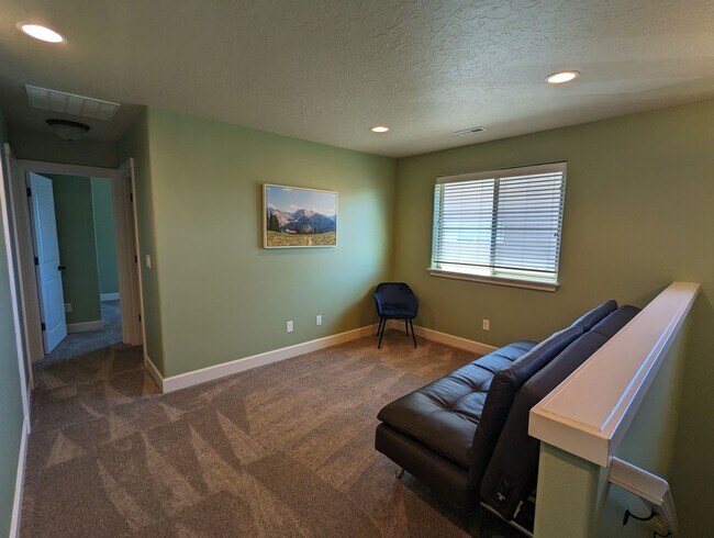 Building Photo - 21199 SE Kayla Ct