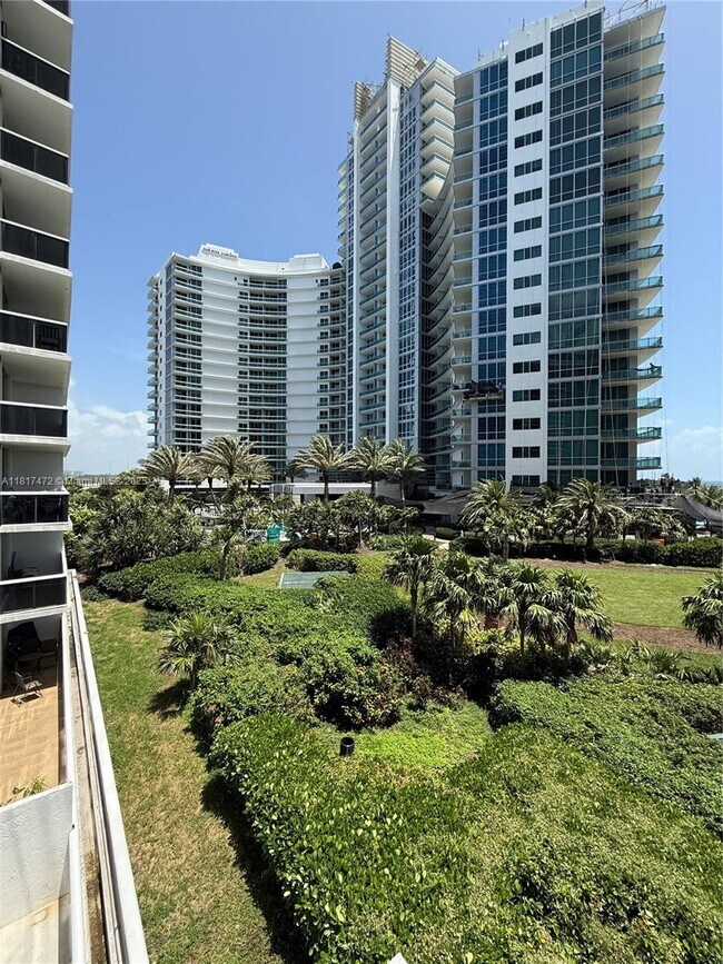 Building Photo - 10275 Collins Ave