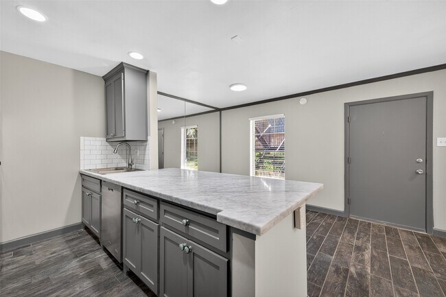 Building Photo - 8931 Gaylord Dr
