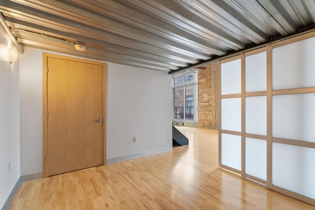 Building Photo - 521 S 7th St