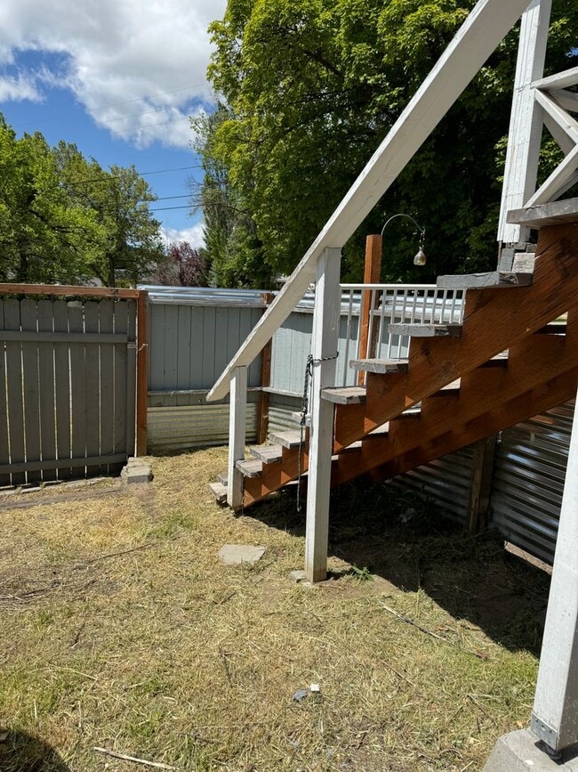 Building Photo - 3 bed 2.5 bath near Pacific Terrace