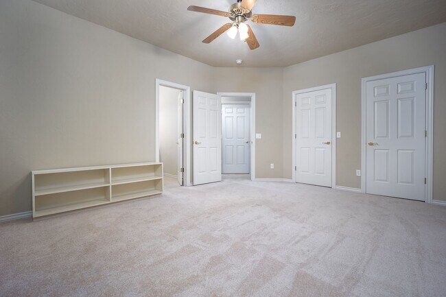 Building Photo - (5) Bed/(4.5) Bath + Study Avail NOW! Must-See Amenities!
