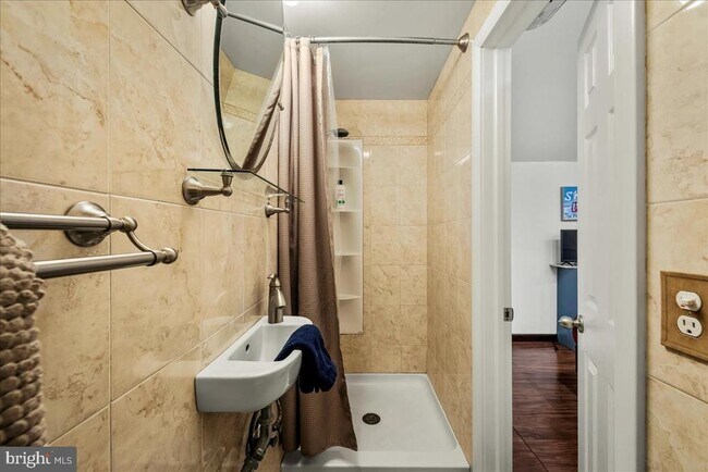 Building Photo - 31 Middle Village Way