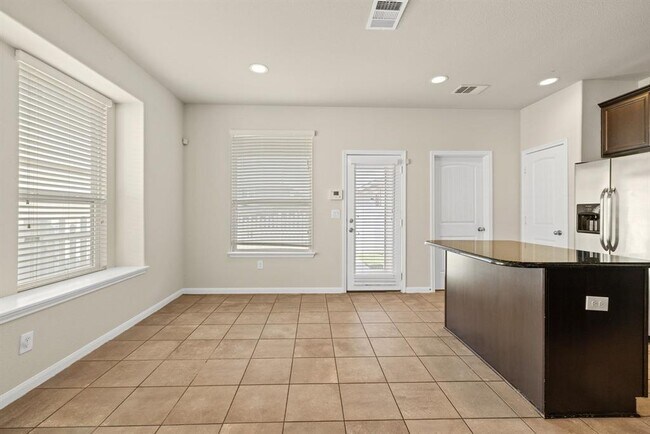 Building Photo - 1704 Willow Vista