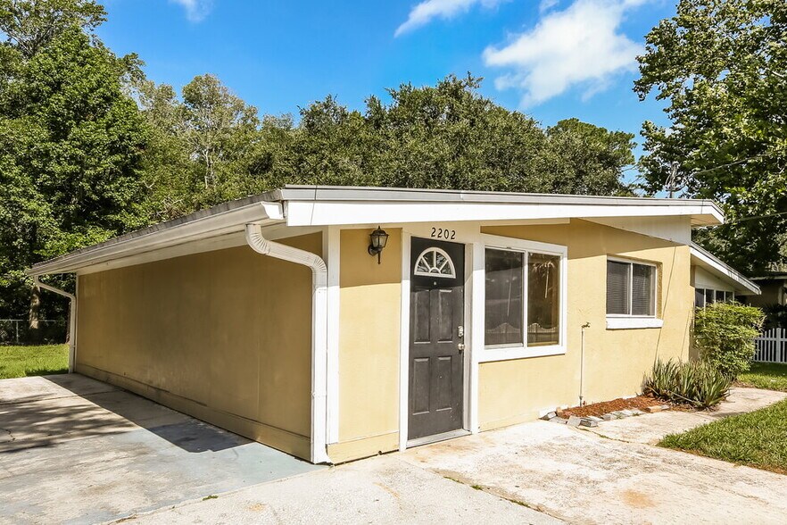 Building Photo - 2202 Leon Rd