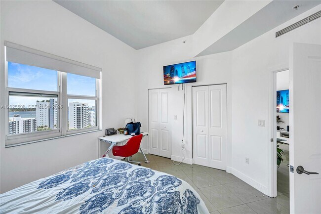 Building Photo - 7900 Harbor Island Dr