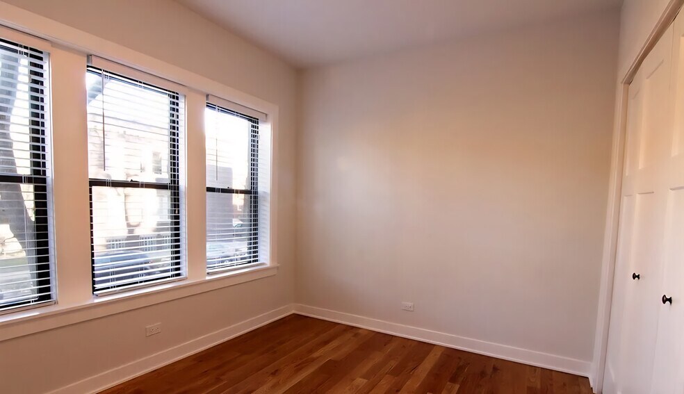 Building Photo - 2209 W Eastwood Ave