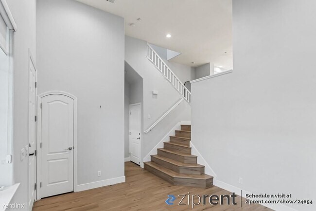 Building Photo - 3 br, 2.5 bath Townhome - 1052 Green Stree...