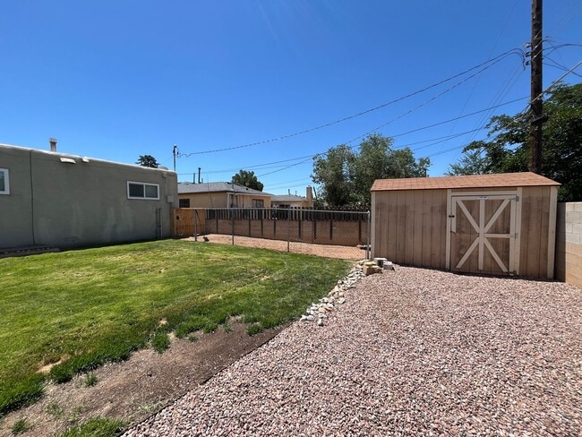 Building Photo - Charming 3 Bedroom 2 Bathroom Home In The NE!