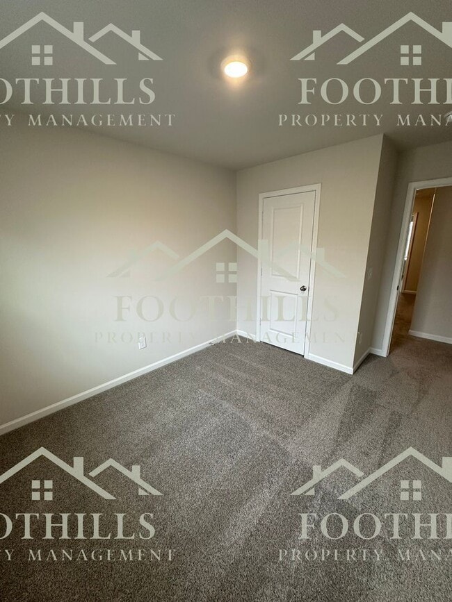 Building Photo - 104 Lowland Dr