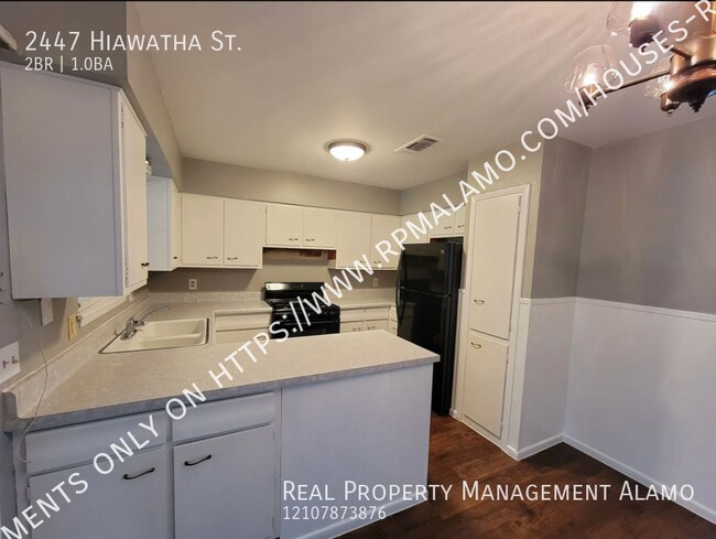 Building Photo - 2447 Hiawatha St